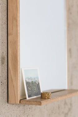 kleiner Wandspiegel mit Holzrahmen mit Tablar Swissmade